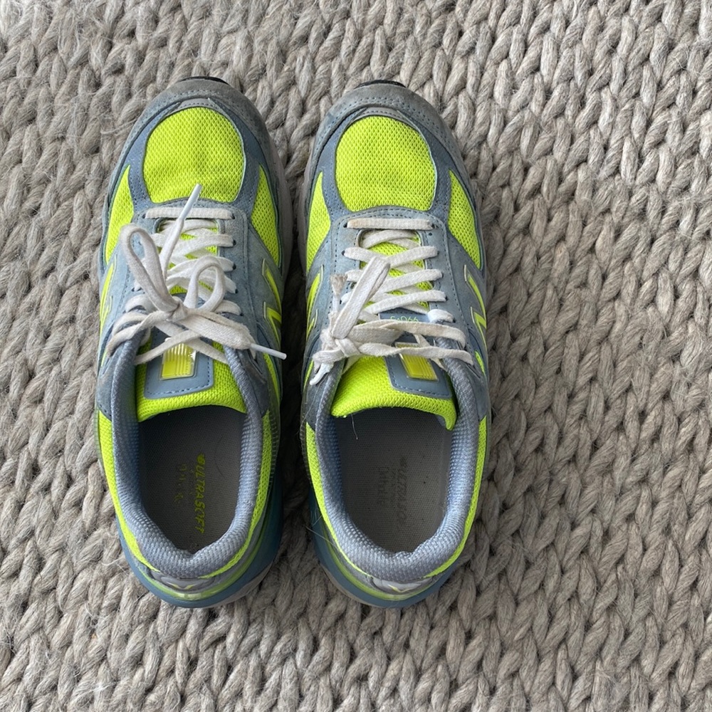 women’s new balance running shoe 990v5